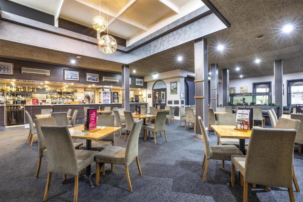 Nightcap at Federal Hotel Mt Gambier — 3