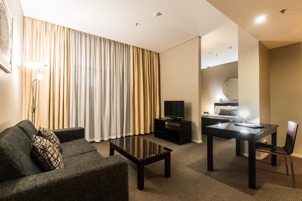 Clarendon Hotel — 5