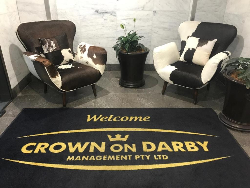 Crown on Darby Newcastle — 4