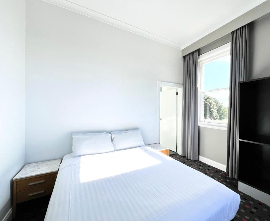 The Sunnyside Tavern, Broadmeadow — 1
