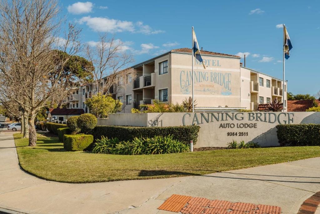 Canning Bridge Auto Lodge — 1