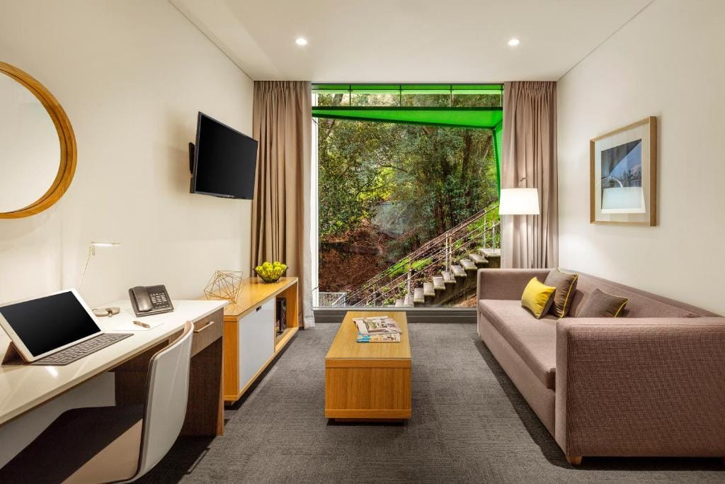 Quest Mounts Bay Road — 5