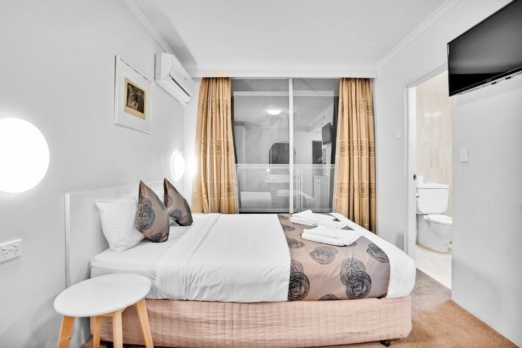 Carlton Lygon Lodge — 1