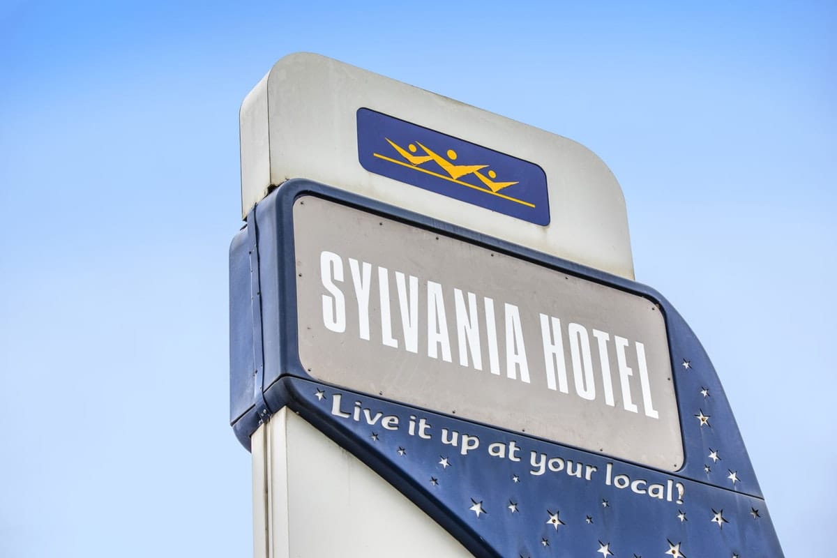 Nightcap at Sylvania Hotel — 4