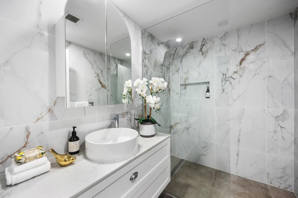 Aqua Promenade Beachfront Holiday Apartments — 2