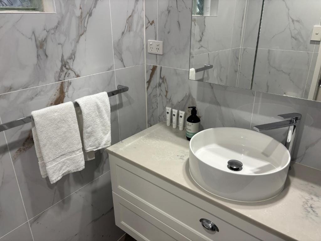 Aqua Promenade Beachfront Holiday Apartments — 5