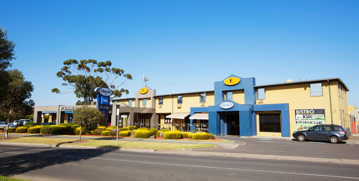 Nightcap at St Albans Hotel — 4