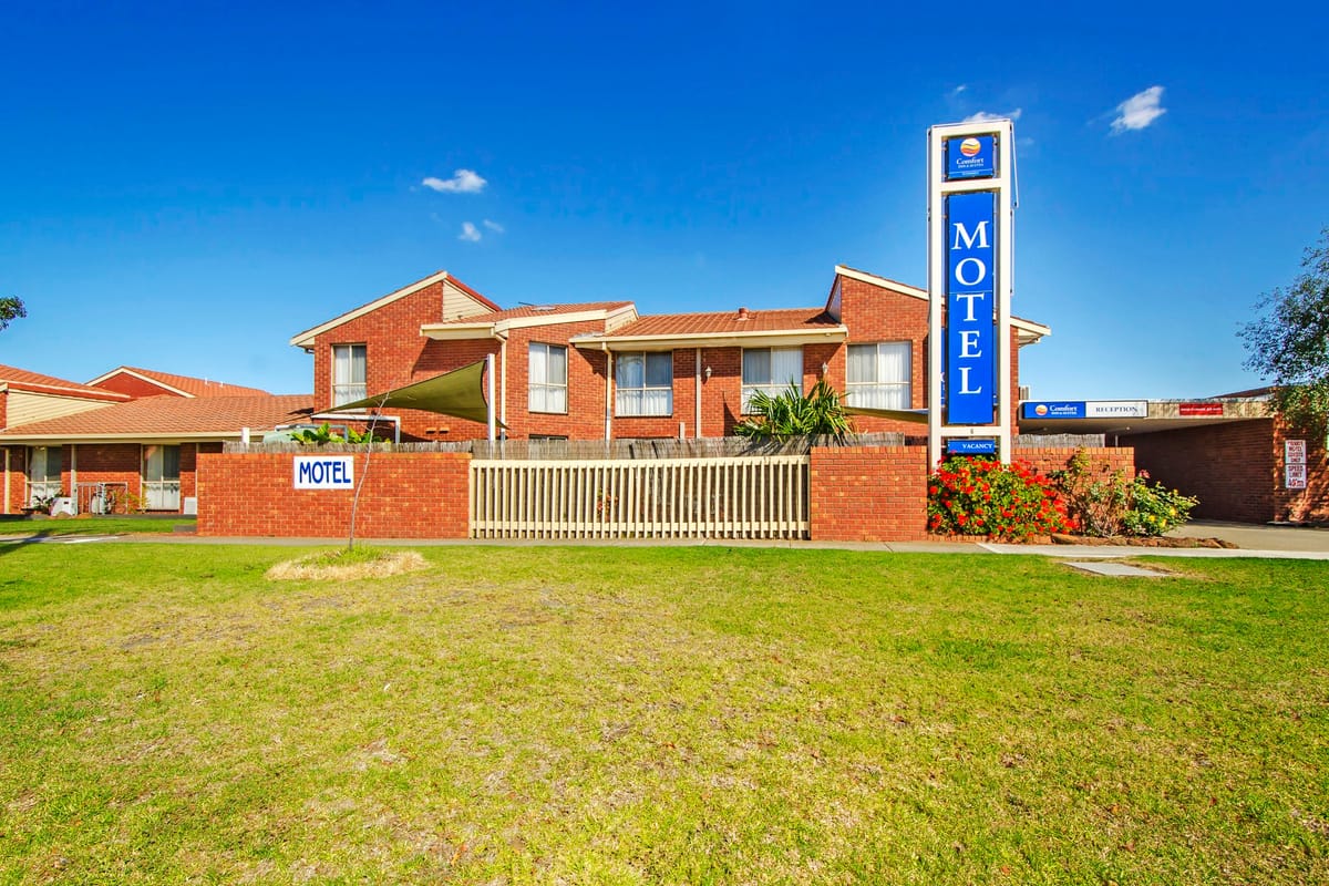 Werribee Motel & Apartments — 1