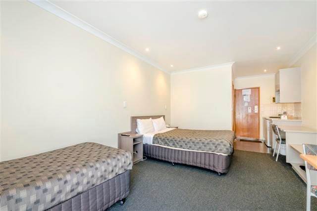 Werribee Motel & Apartments — 4