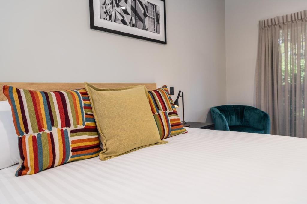 AVENUE MOTEL APARTMENTS — 1