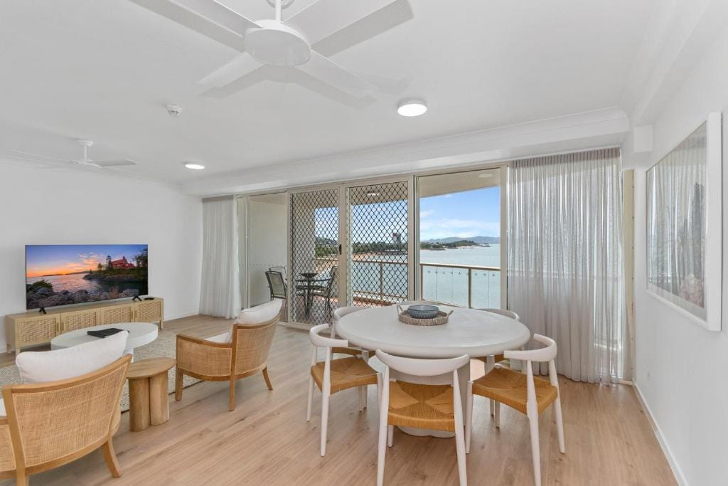 Mariners North Holiday Apartments — 2