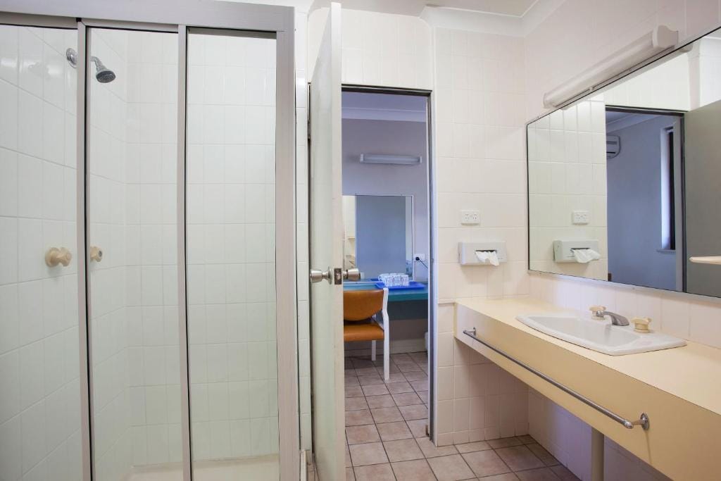 Vale Hotel — 3