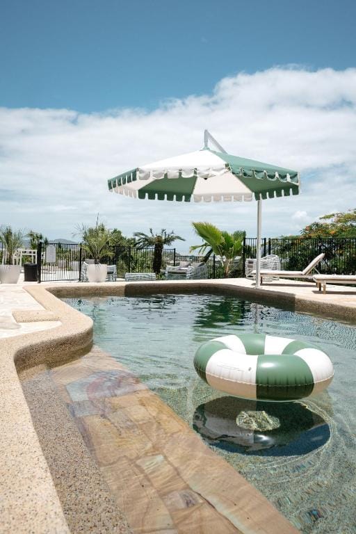 Victoria Street Boutique Hotel Townsville — 1