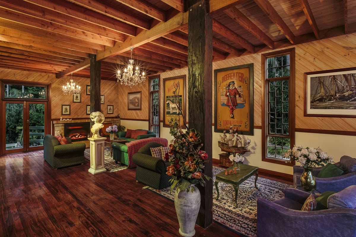 Mt Tamborine Stonehaven Guest House — 2