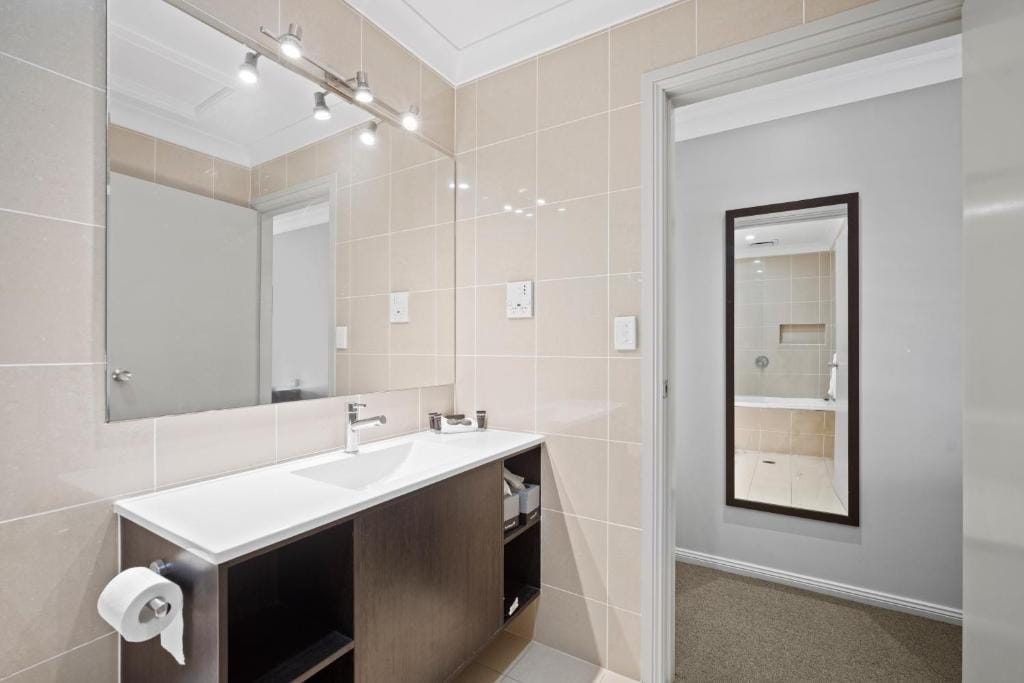 Carlyle Suites & Apartments — 3