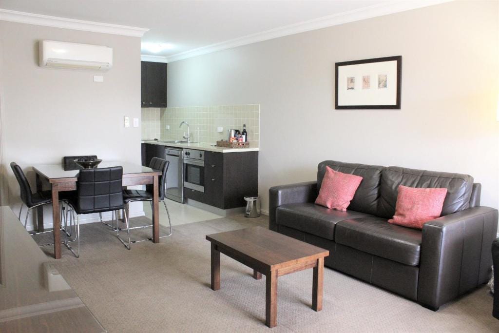 Carlyle Suites & Apartments — 4