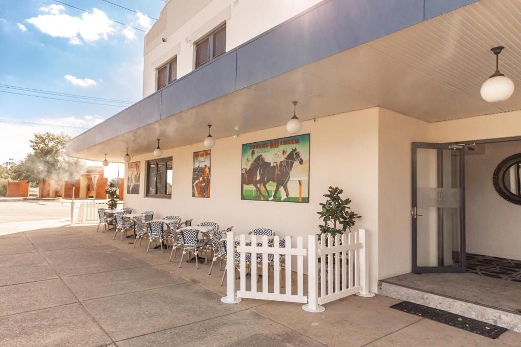 Sportsmens Club Hotel — 1