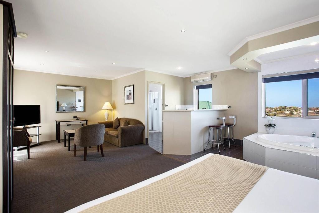 Comfort Inn On Raglan — 2