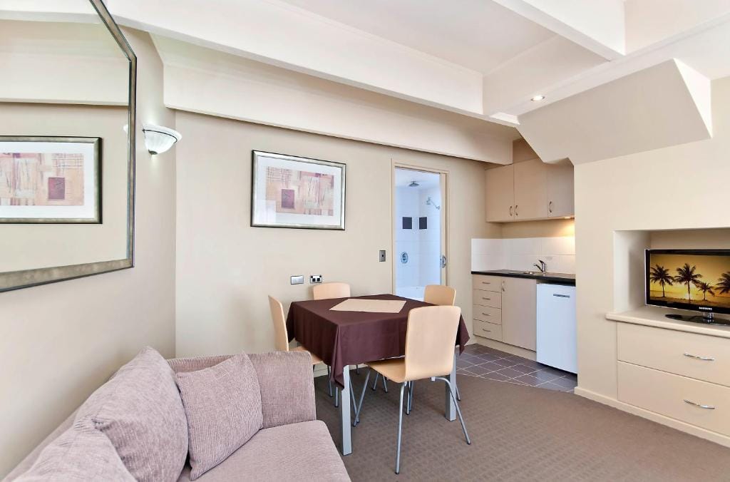Comfort Inn On Raglan — 3